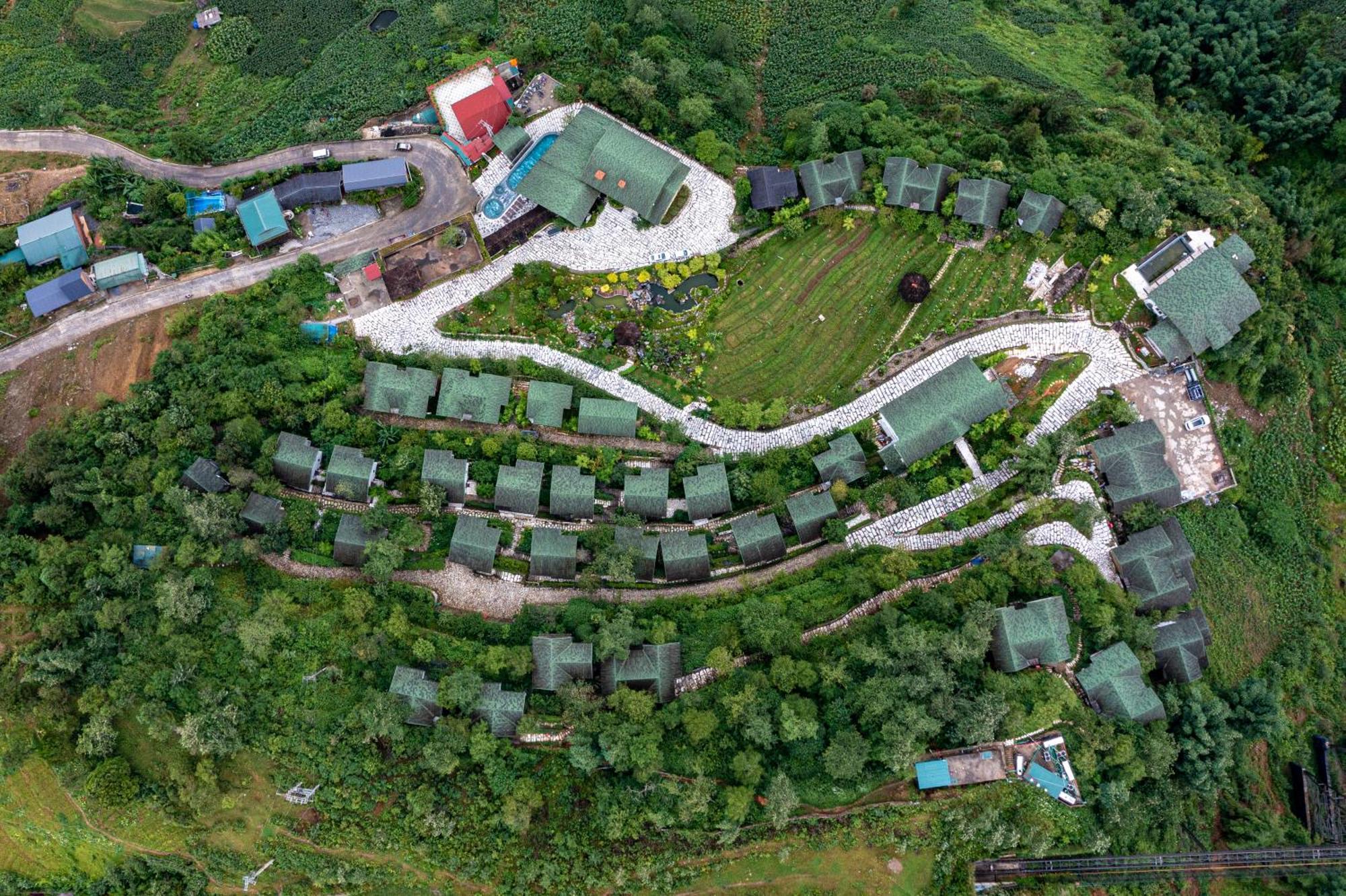 Cat Cat Hill-hijaazlatheef